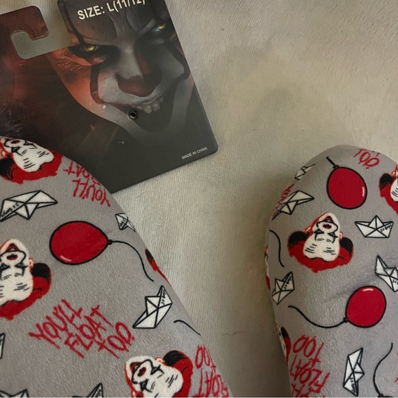 Pennywise IT Movie Slippers - Picture 5 of 5